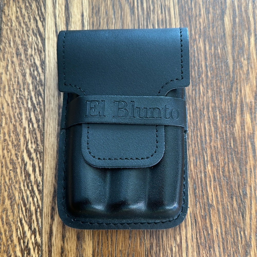 Black Cigar/Blunt Case with flap closure. 6”x4”.